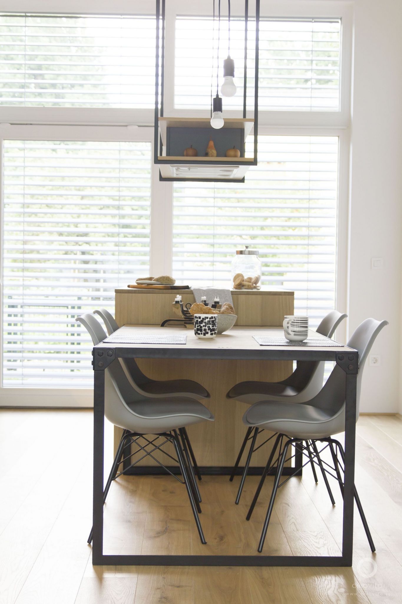 Jedilnica in kuhinja Jedilnica in kuhinja