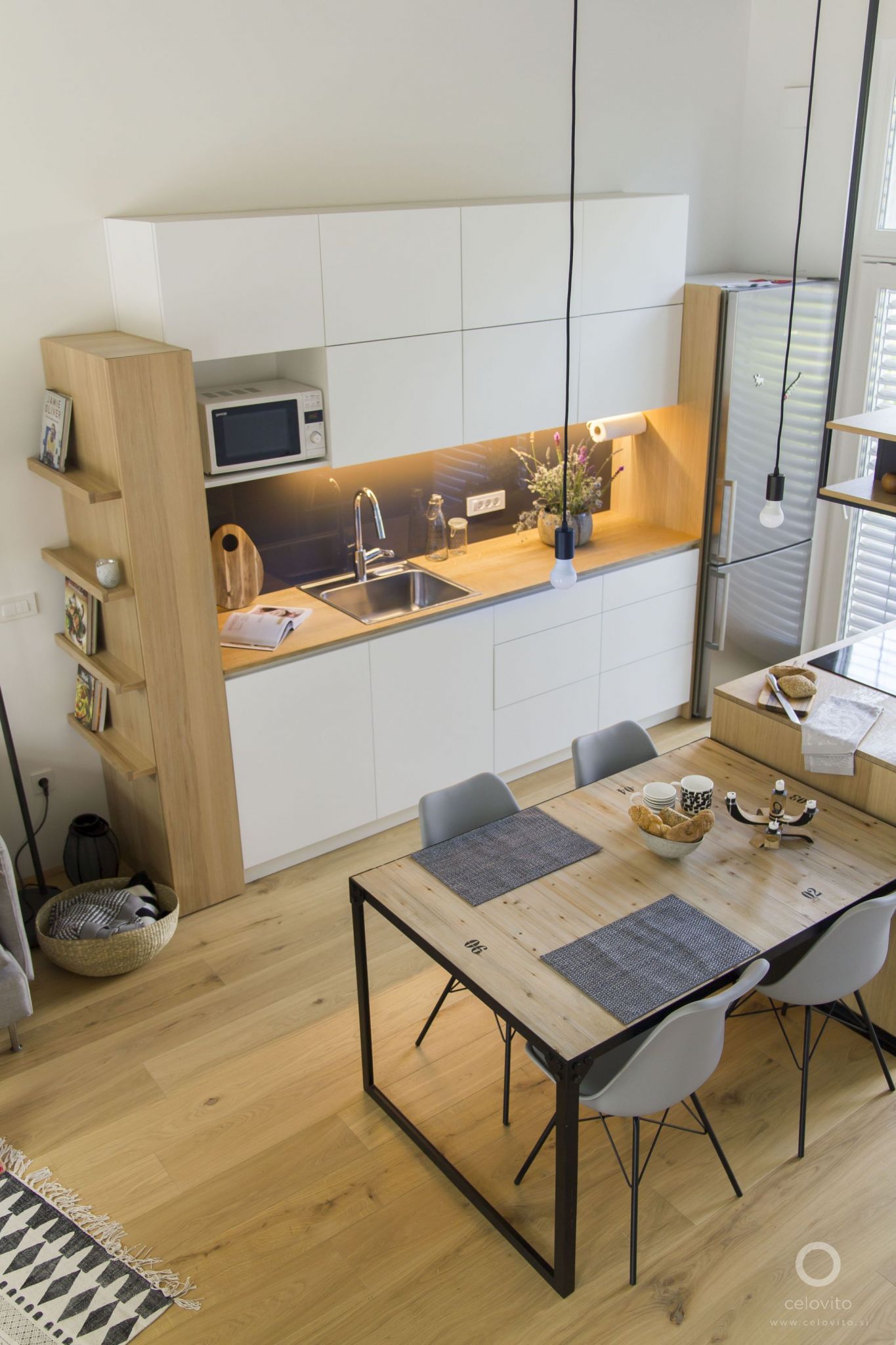 Jedilnica in kuhinja Jedilnica in kuhinja