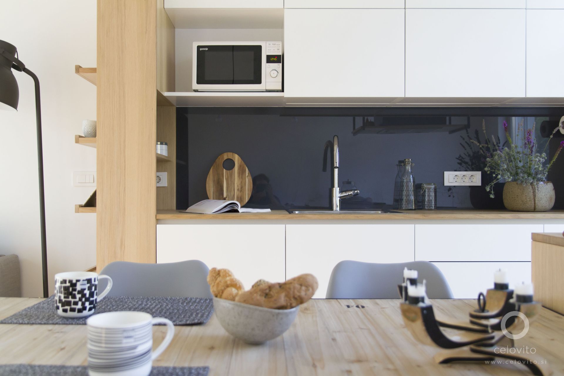 Jedilnica in kuhinja Jedilnica in kuhinja