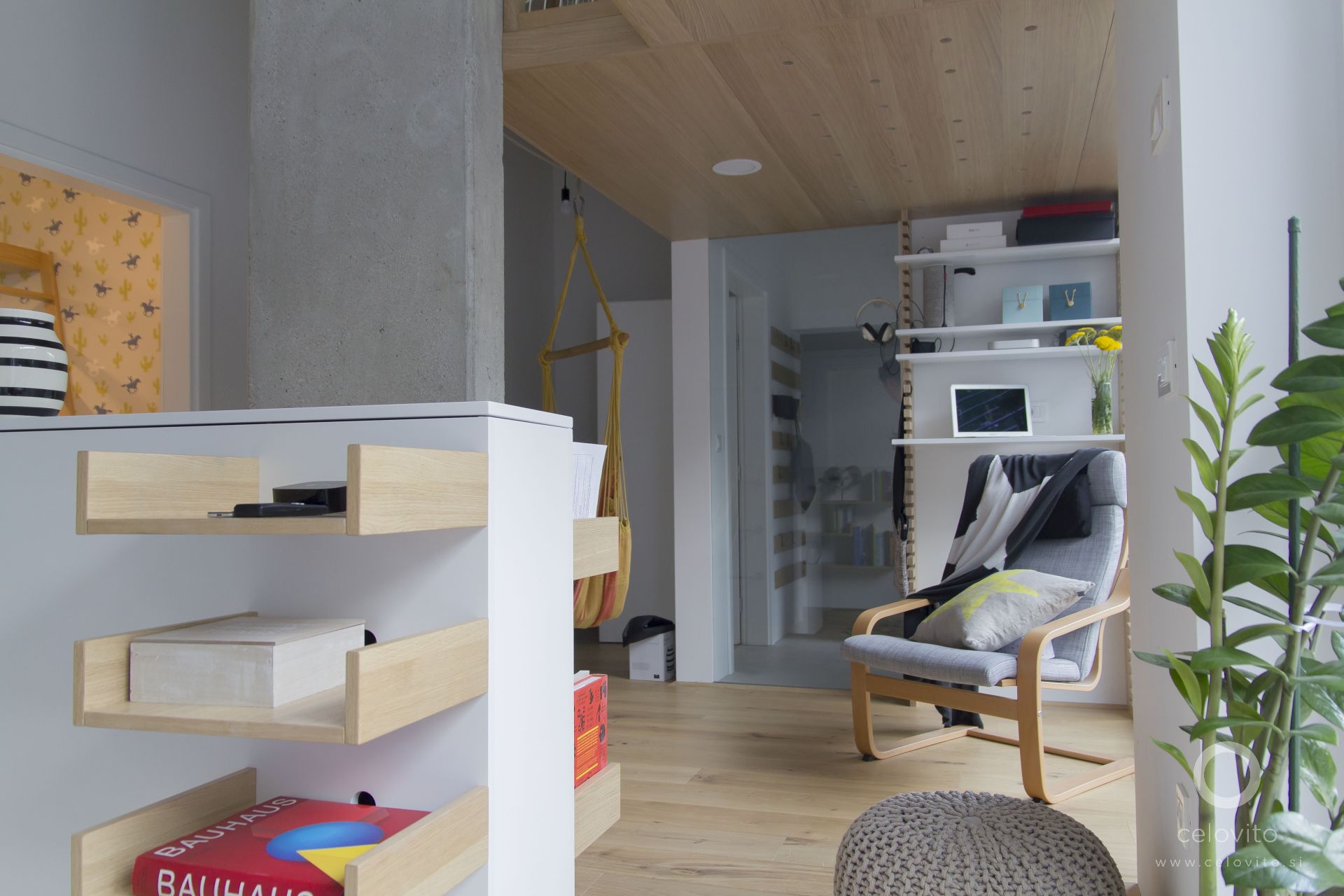 Delovni kotiček Pogled proti delovnemu kotičku.