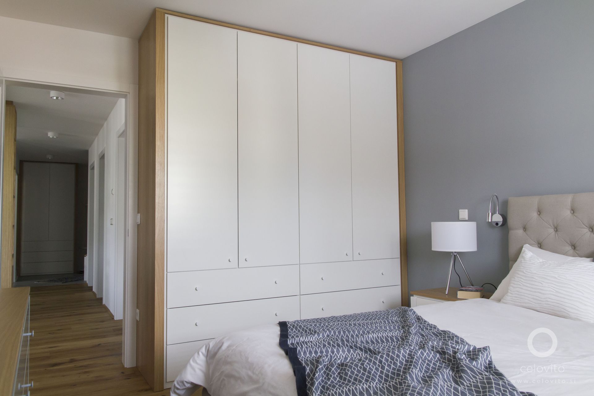 Garderobna omara v spalnici Garderobna omara v spalnici