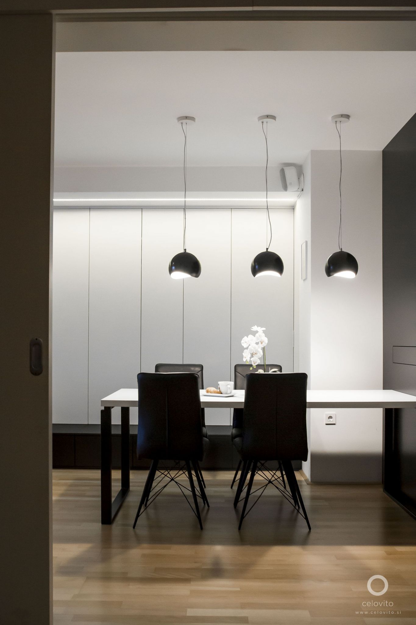 Sodobna jedilnica 12