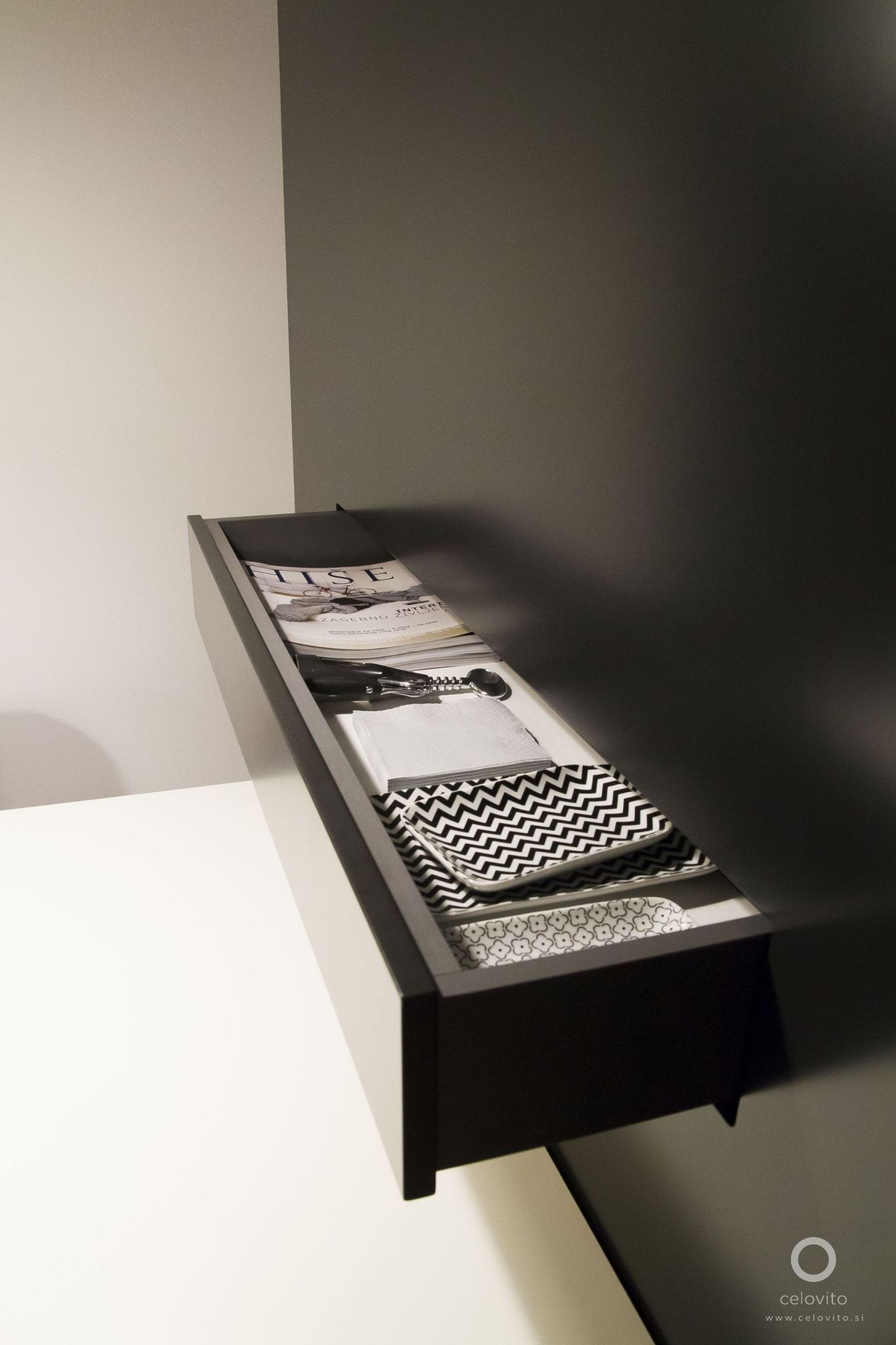 Predal za shranjevanje prenova dnevnega prostora - predal